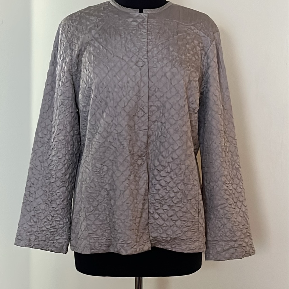 Eileen Fisher silk quilted collarless jacket with magnetic buttons, L